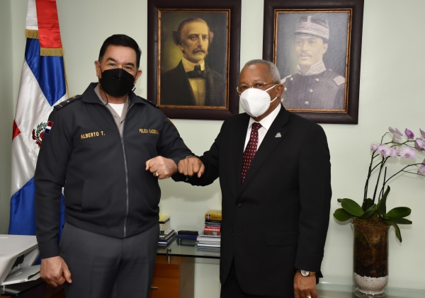 El Director General de la Policía Nacional gira visita de cortesía a ONAPI